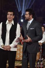 Anil Kapoor, Jeetendra at ITA Awards red carpet in Mumbai on 4th Nov 2012 (132).JPG